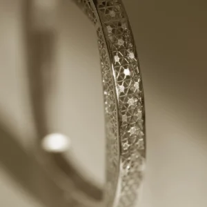 Linea Love Bangle